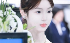 掀开奶罩边躁狠狠躁软学生H